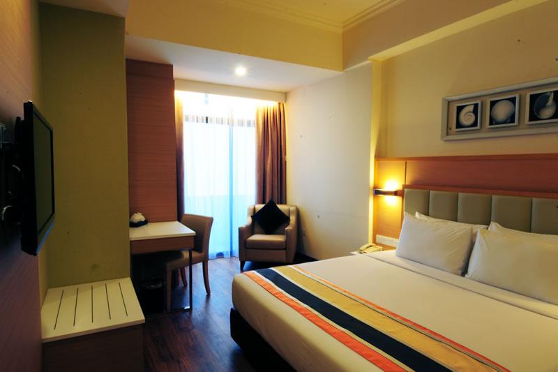 Hotel Sentral Seaview @ ​Beachfront Танджунг-Бунга Экстерьер фото